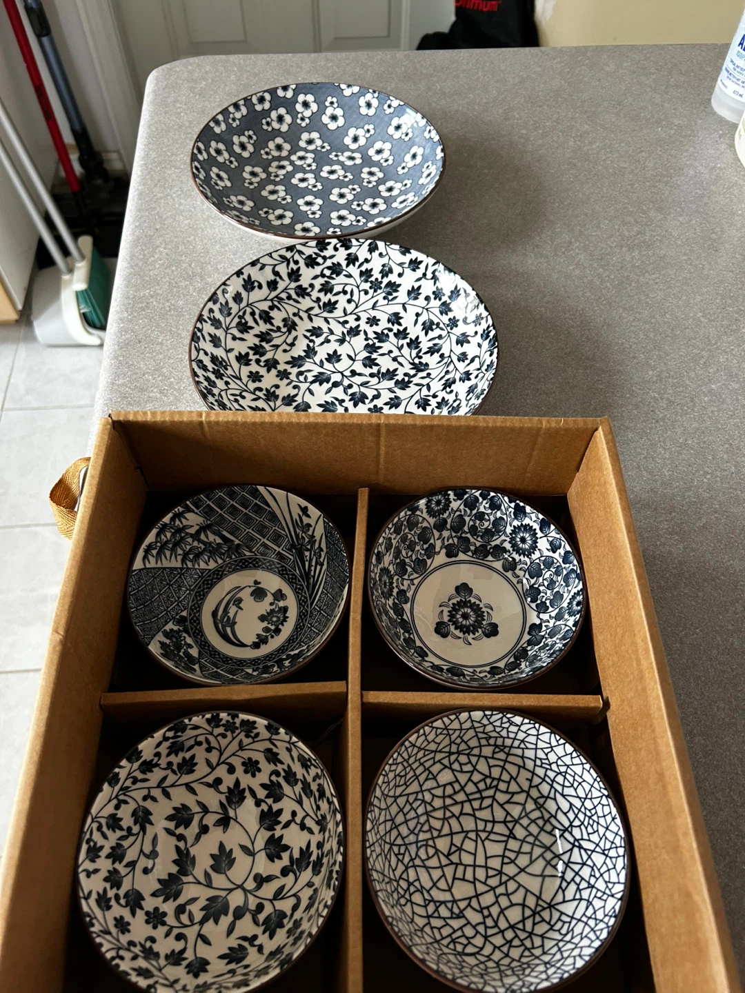 Ceramic Bowls and plates with Japanese-Inspired Designs - photo 2
