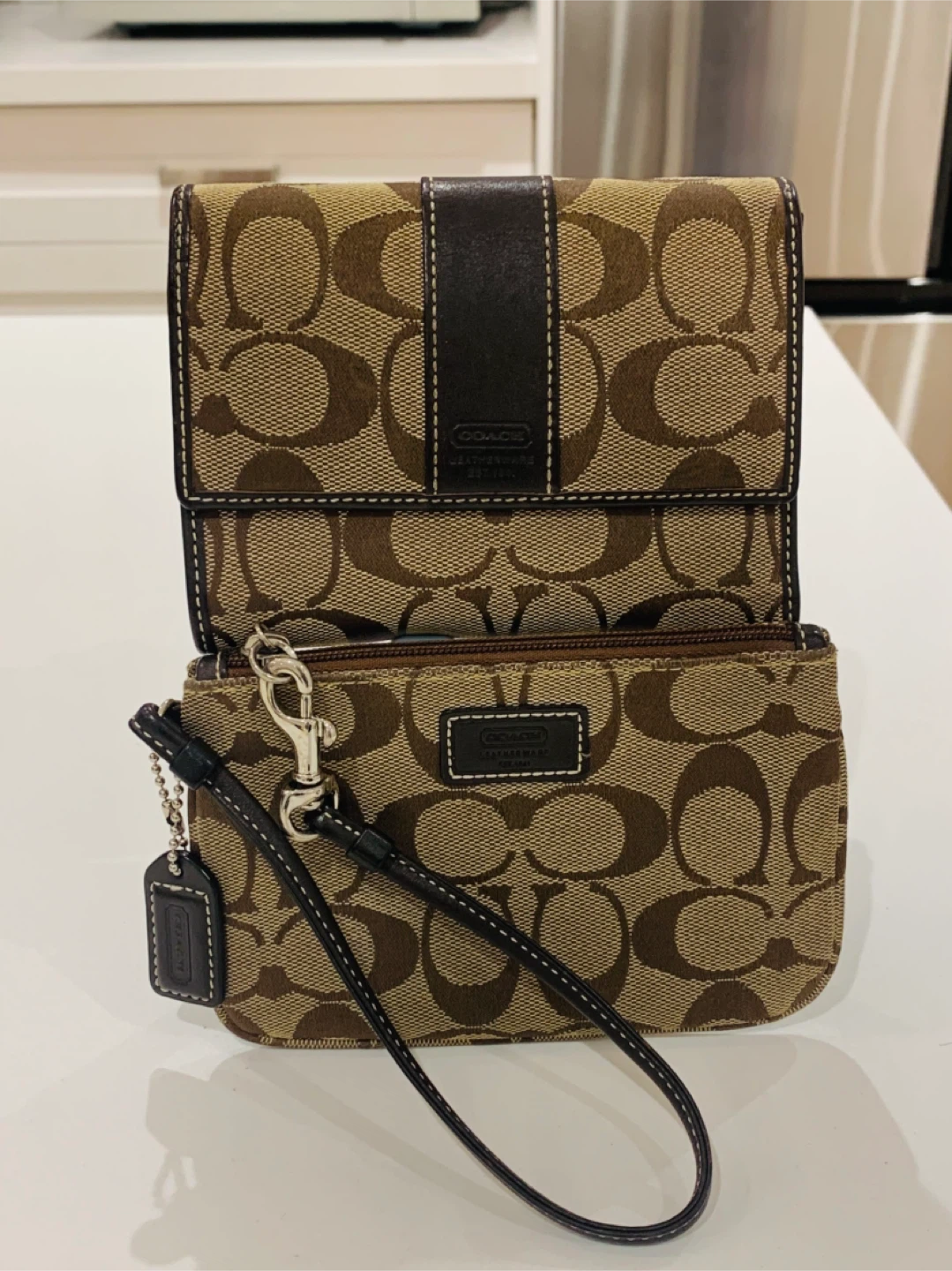 🤎Price Firm! Coach Signature Wallet & Wristlet Set🐻