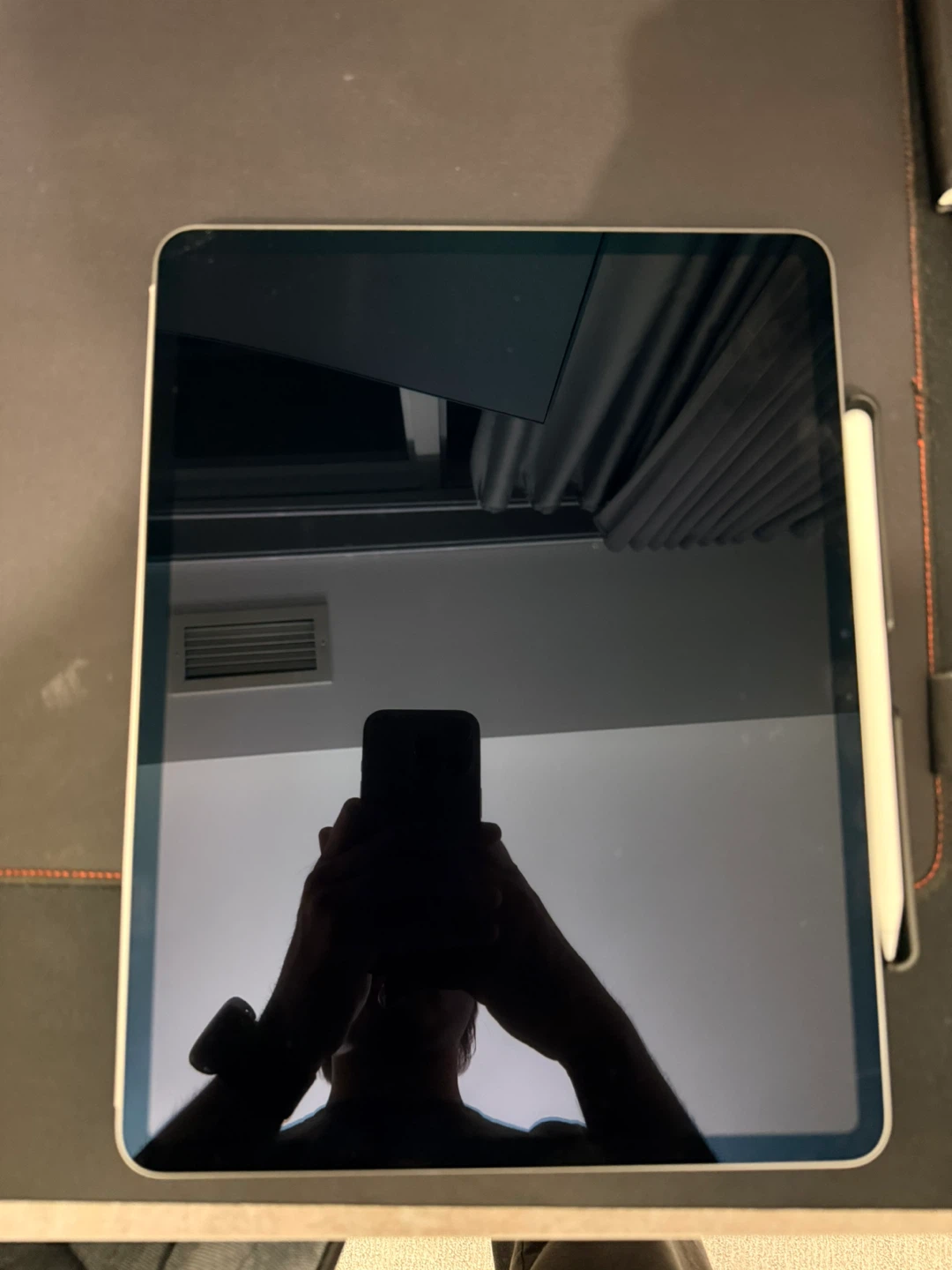 iPad Air 13-inch (M3) with free accessories -Read description