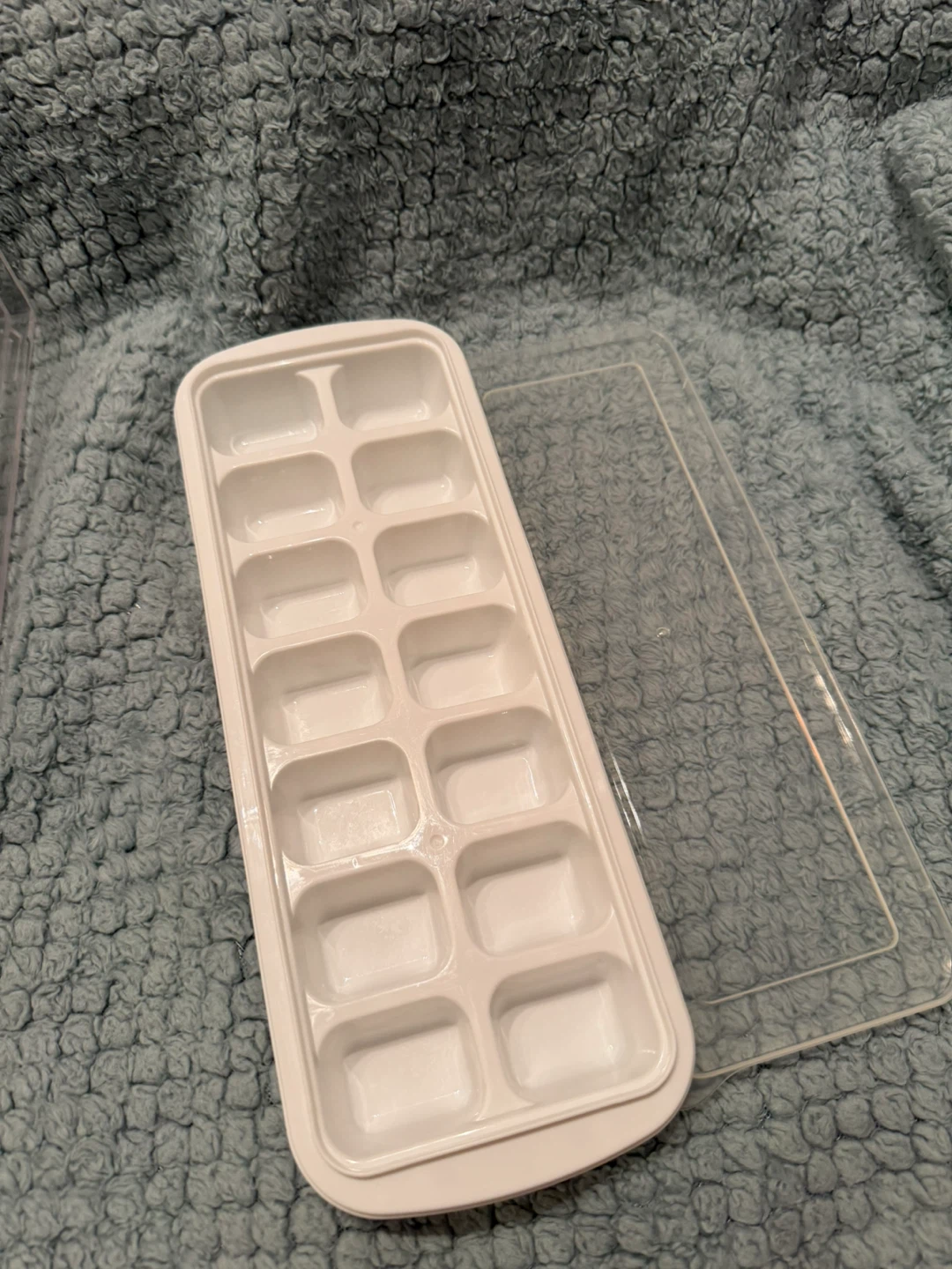 14-Cube Ice Cube Tray with Lid - photo 2
