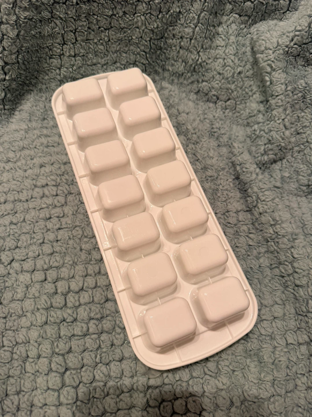 14-Cube Ice Cube Tray with Lid - photo 3