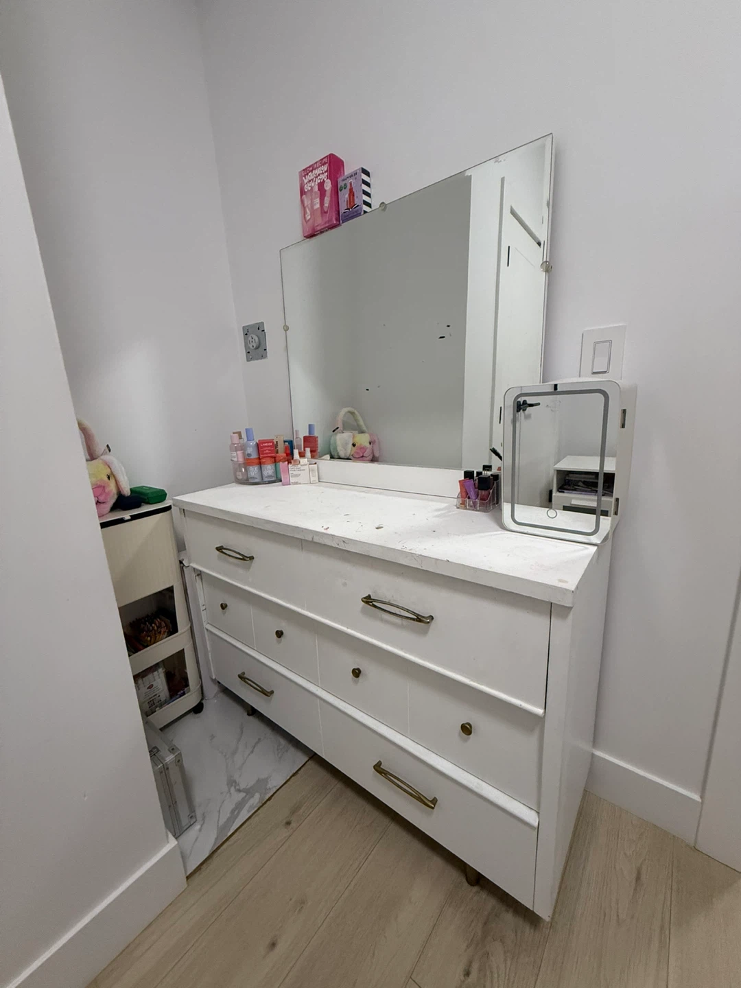 Dresser with mirror for free - photo 3