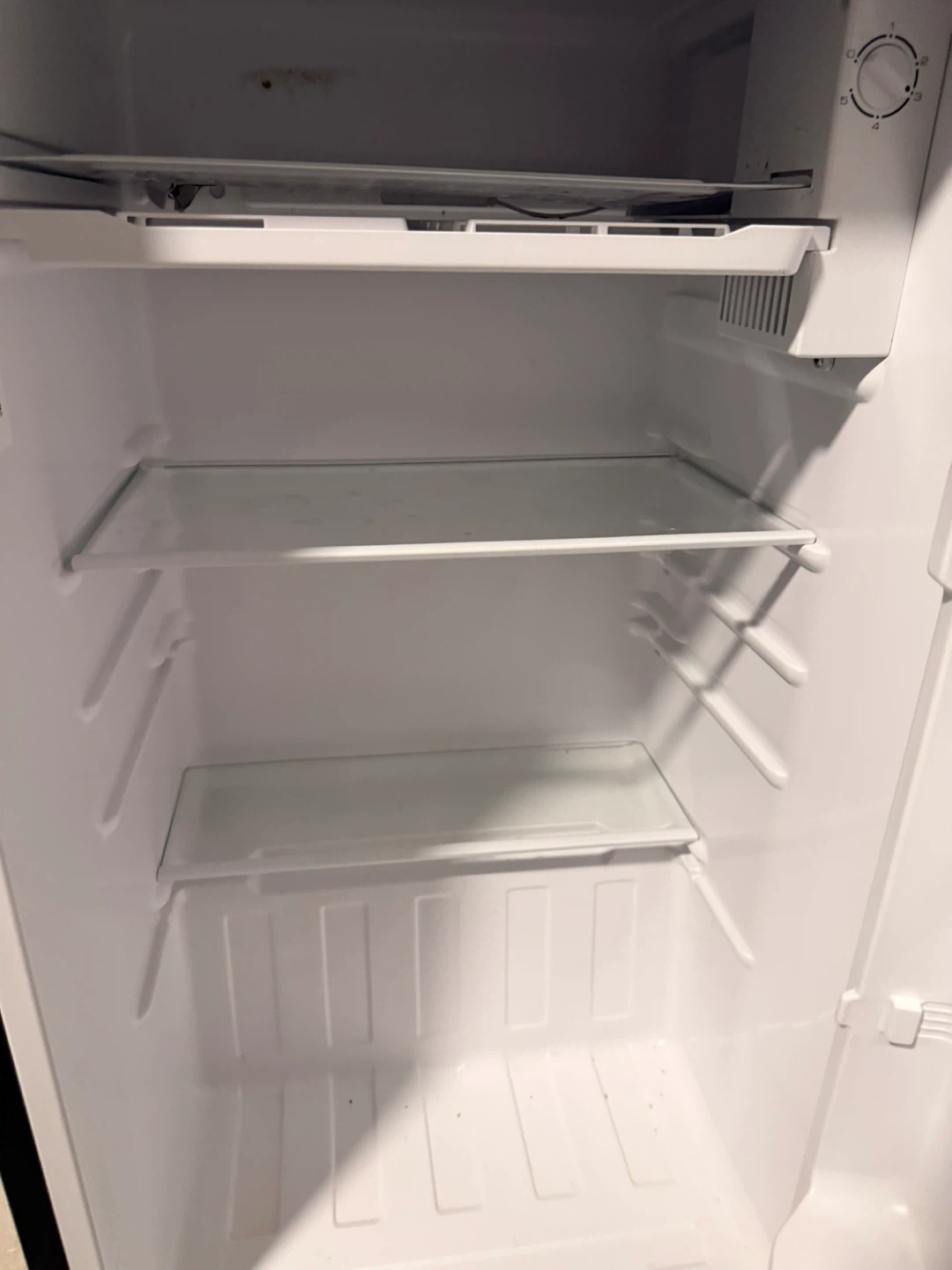 Hamilton Beach Mini Fridge - photo 3