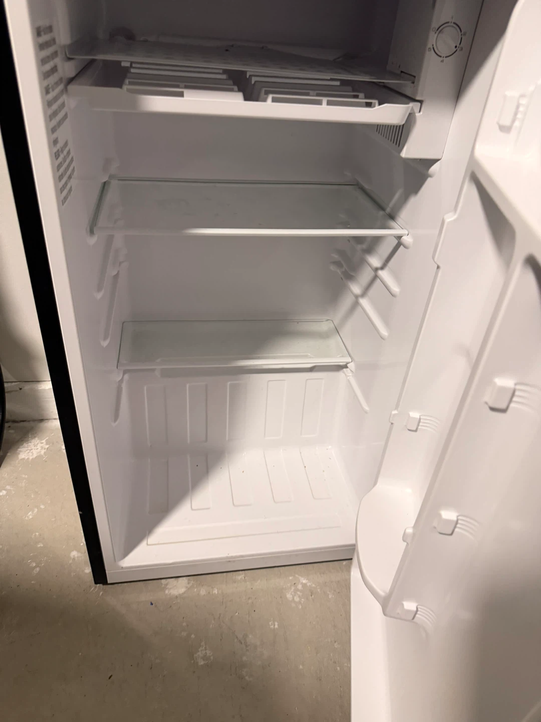 Hamilton Beach Mini Fridge - photo 4