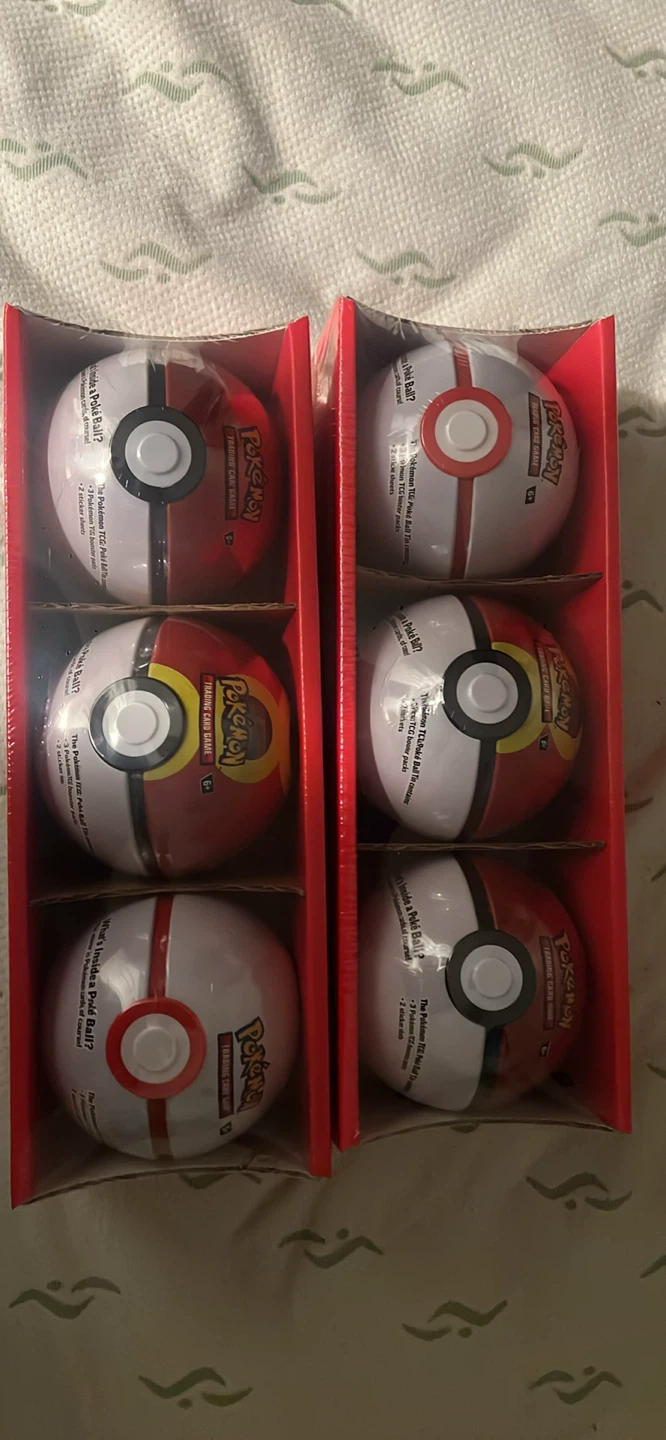 Pokemon TCG Poke Ball Tin Set