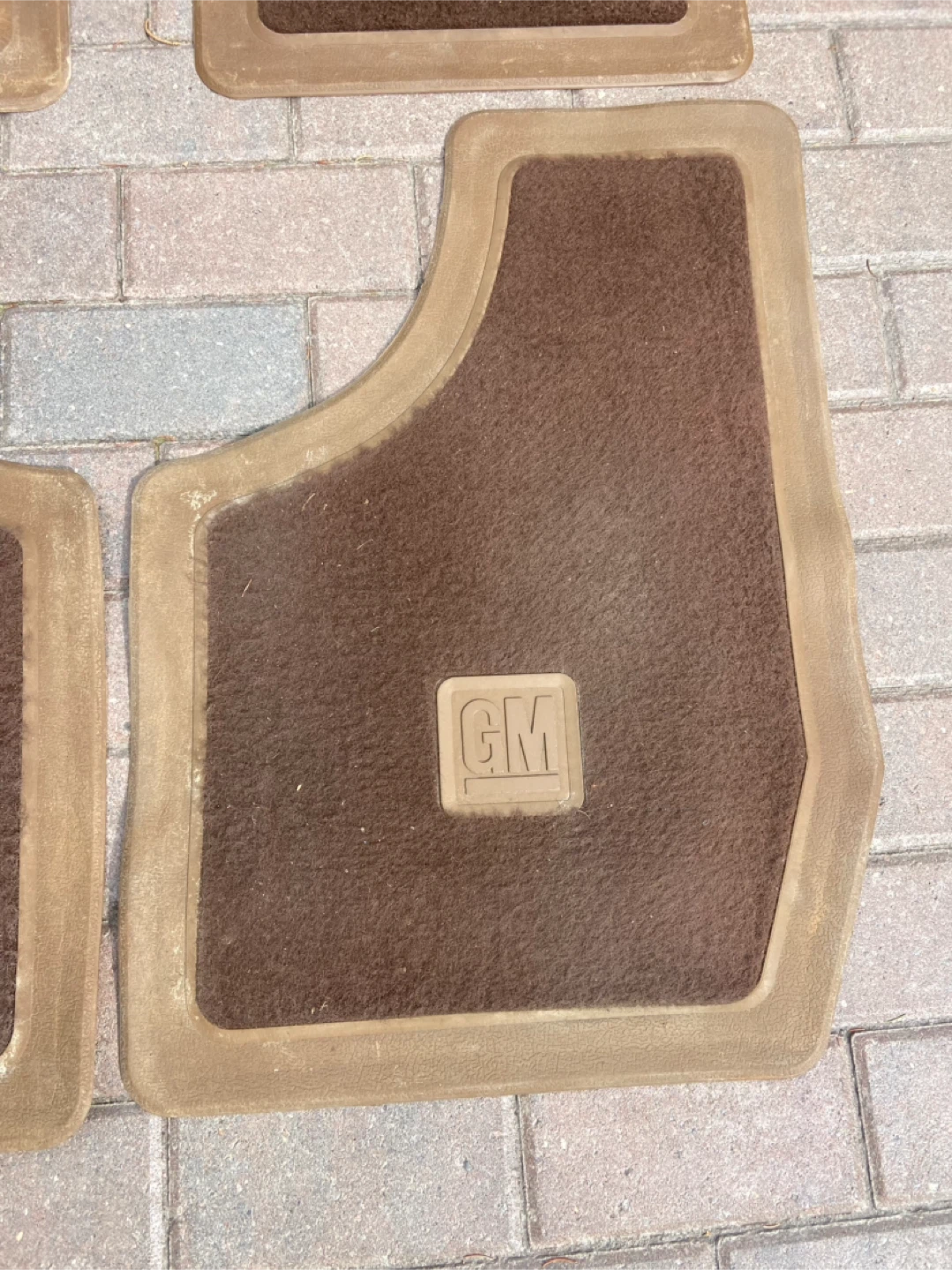 Brown GM Floor Mats Set - photo 2