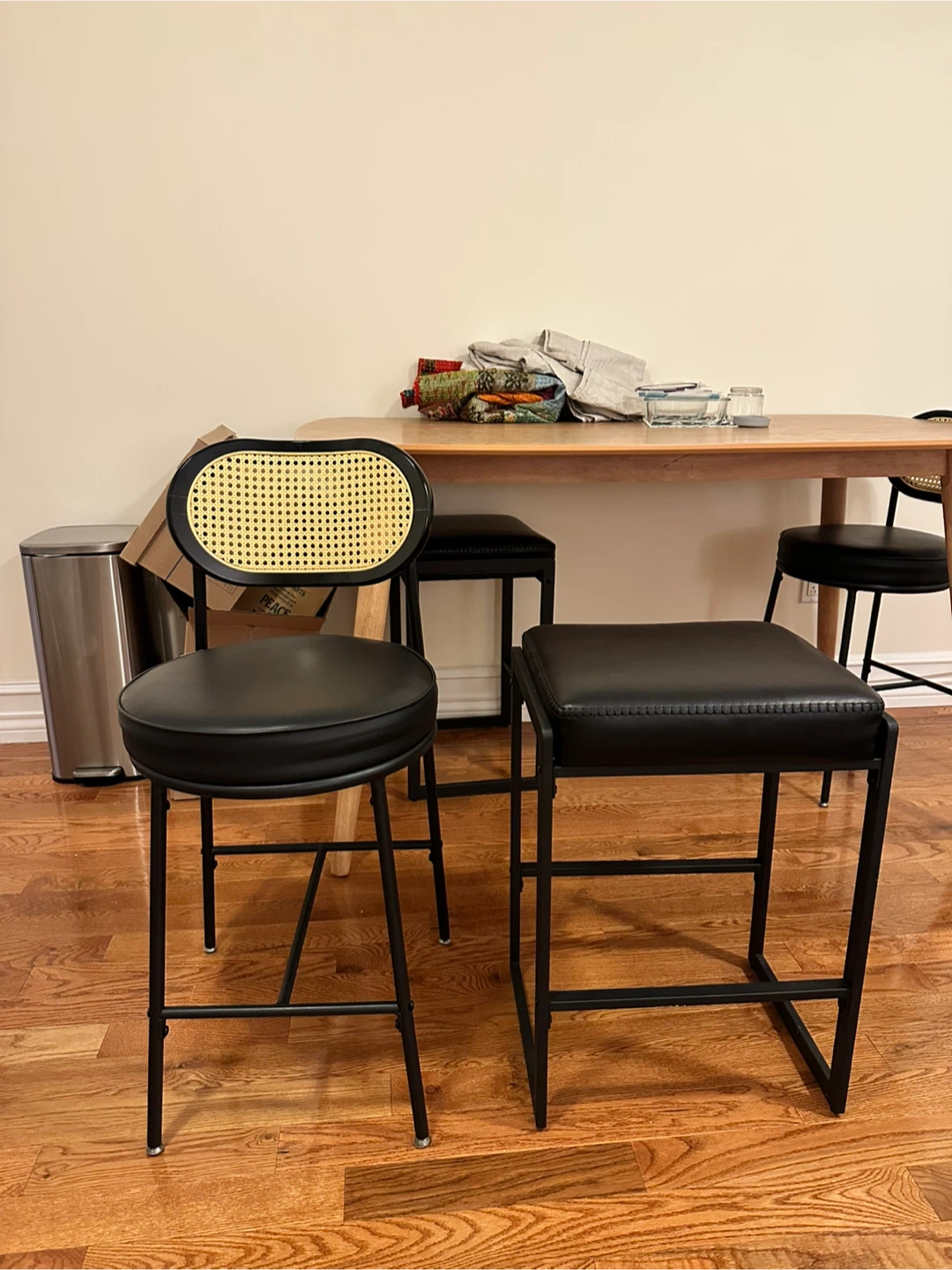 Set of 4 Black Counter Height cushioned chairs - photo 2