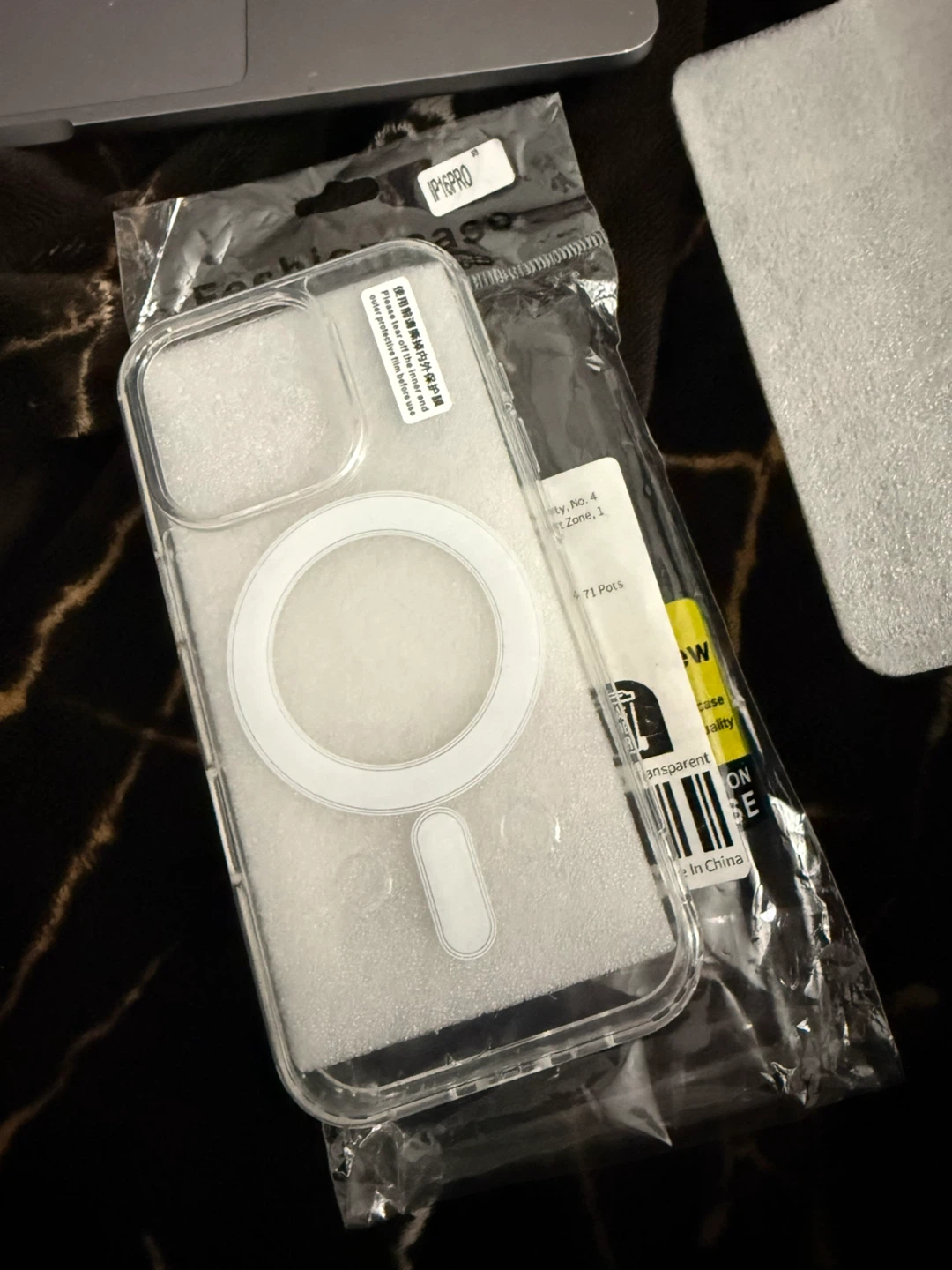 iPhone 16 Pro Clear Magnetic Case