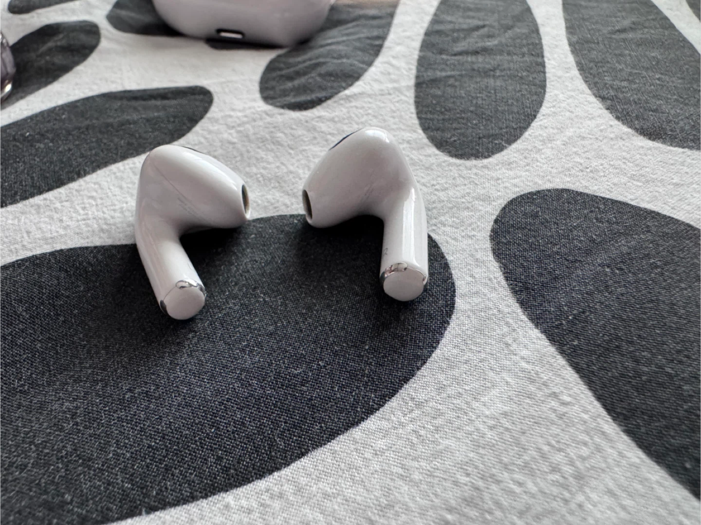 Apple AirPods Pro (2nd Gen) with Charging Case - photo 5