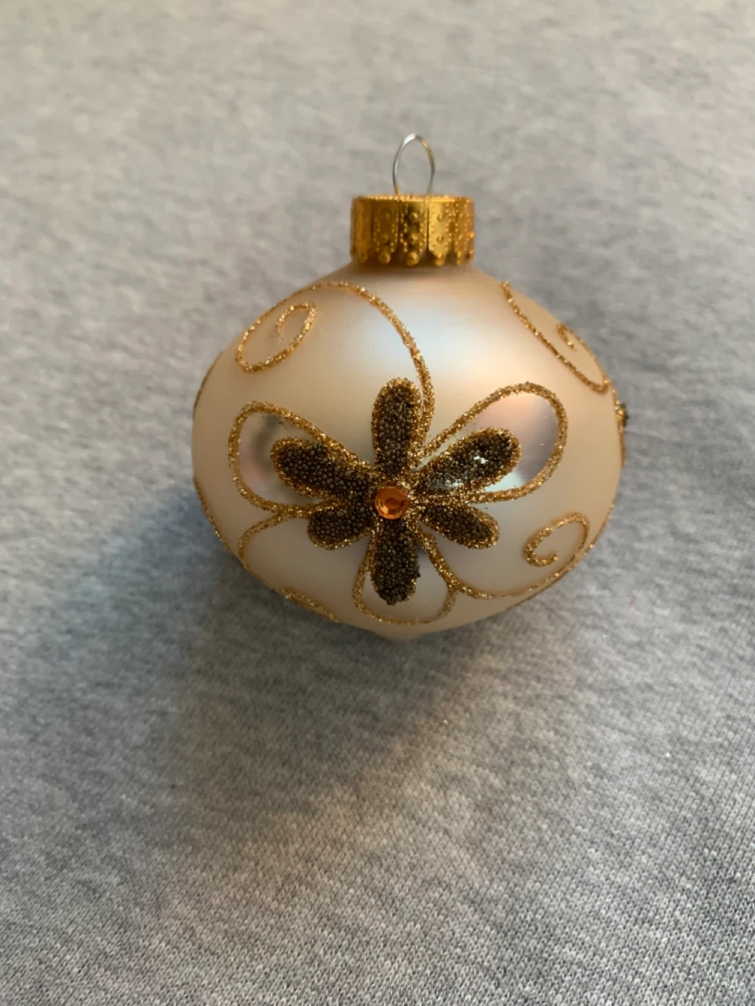 Christmas Tree Ornament - Cream with Gold Swirls 🥕