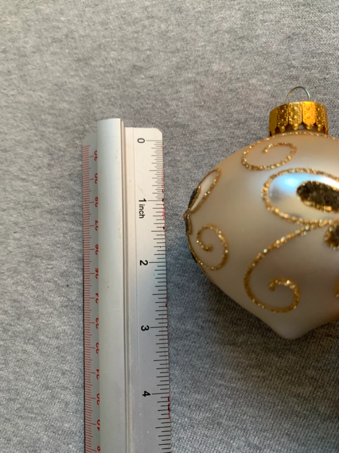 Christmas Tree Ornament - Cream with Gold Swirls 🥕 - photo 2