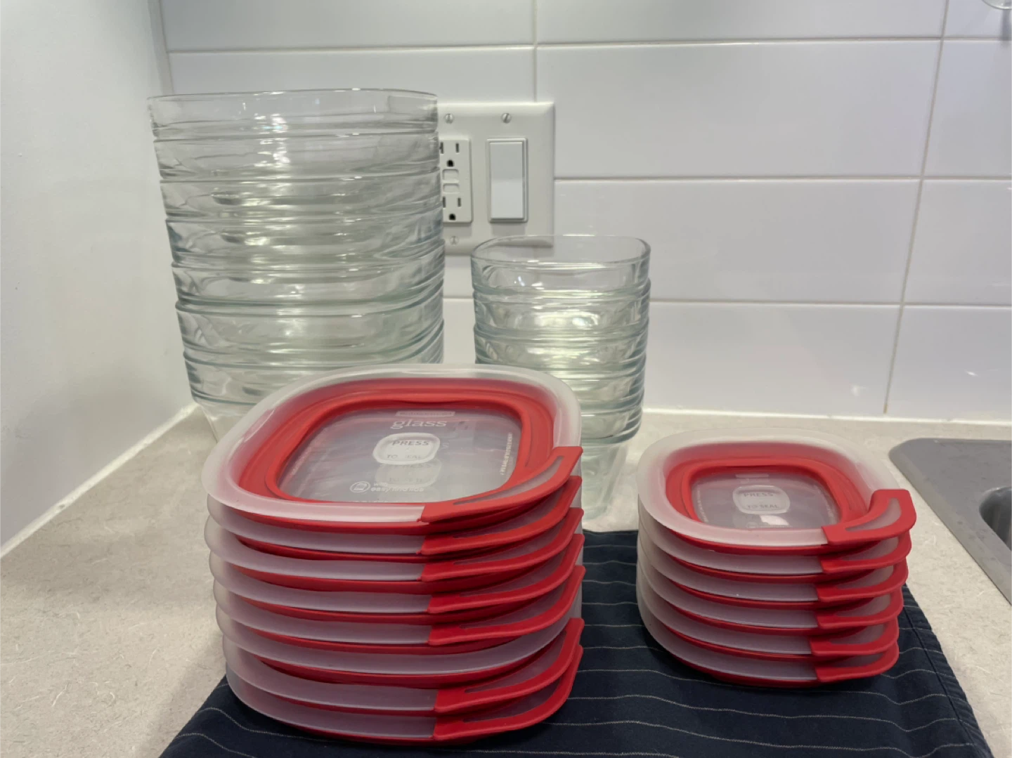 24 piece Glass Rubbermaid Food Storage Container Set - photo 3