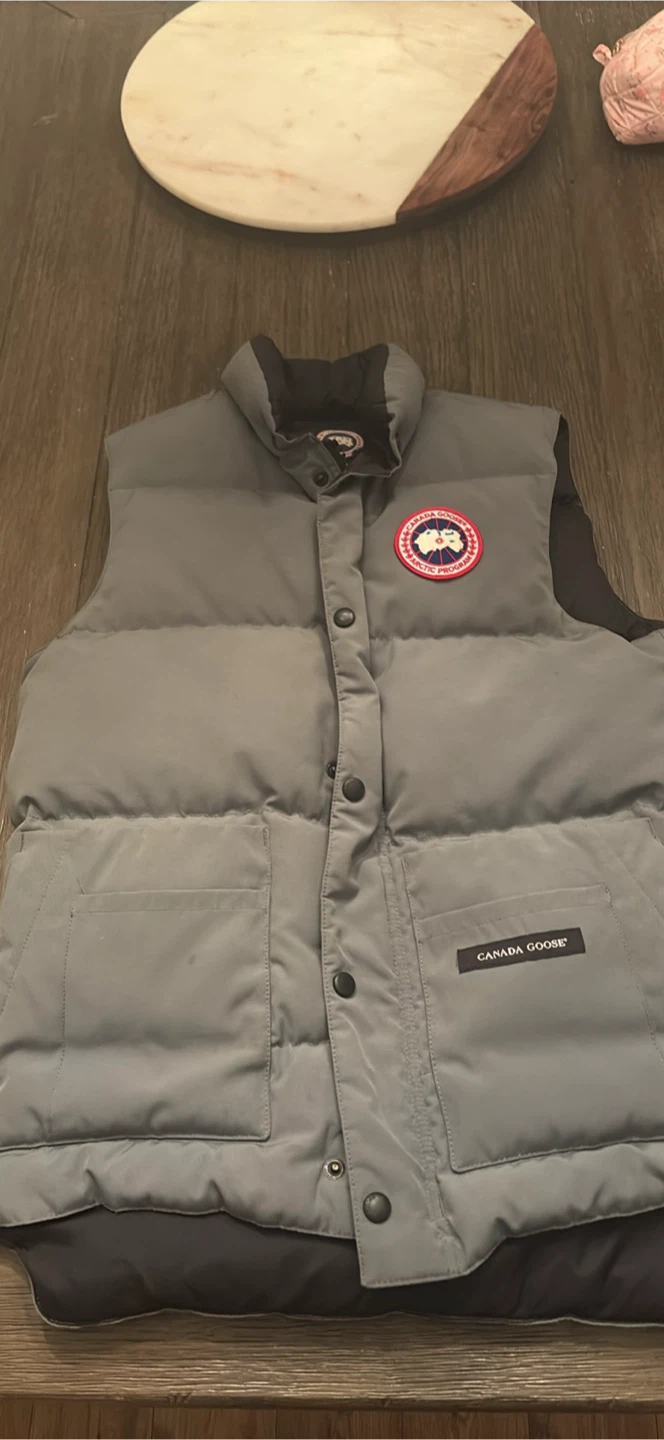 XS Canada Goose Puffer Vest - Grey