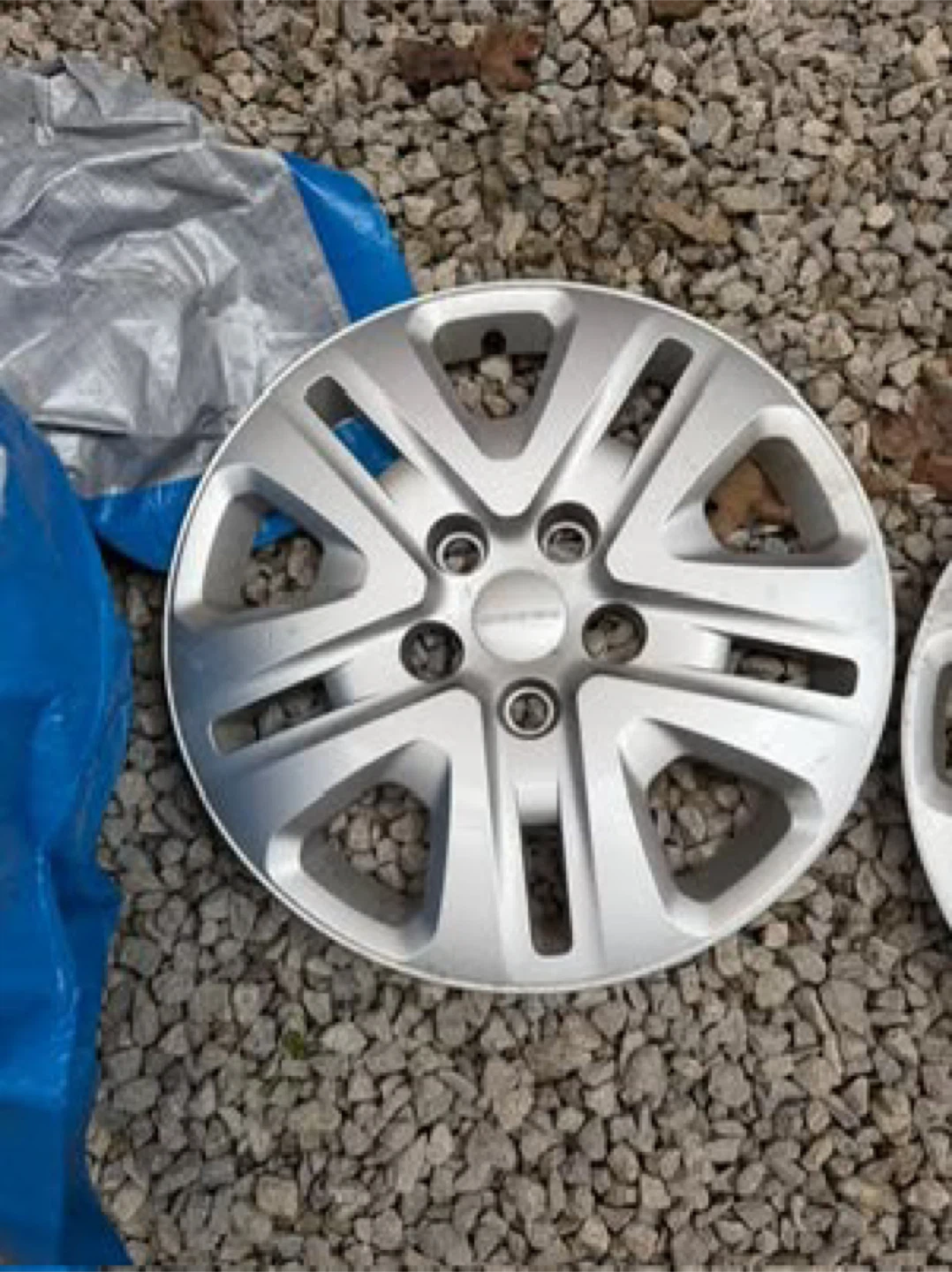 Set of 3 Dodge Caravan 17 Inch Hubcaps - photo 2