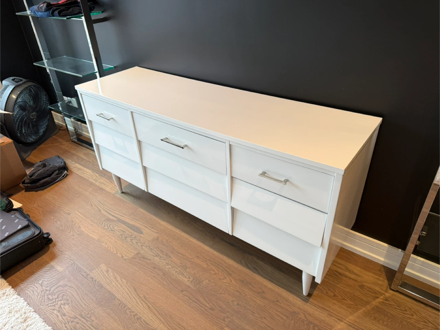 MegMade White Dresser and Nightstand Set
