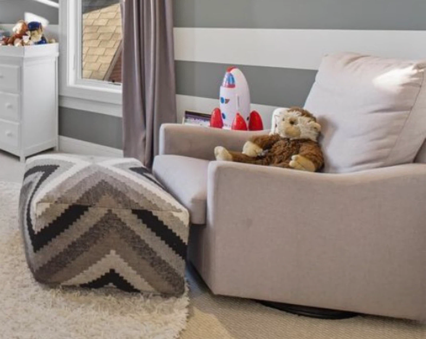Swivel rocking chair - photo 2