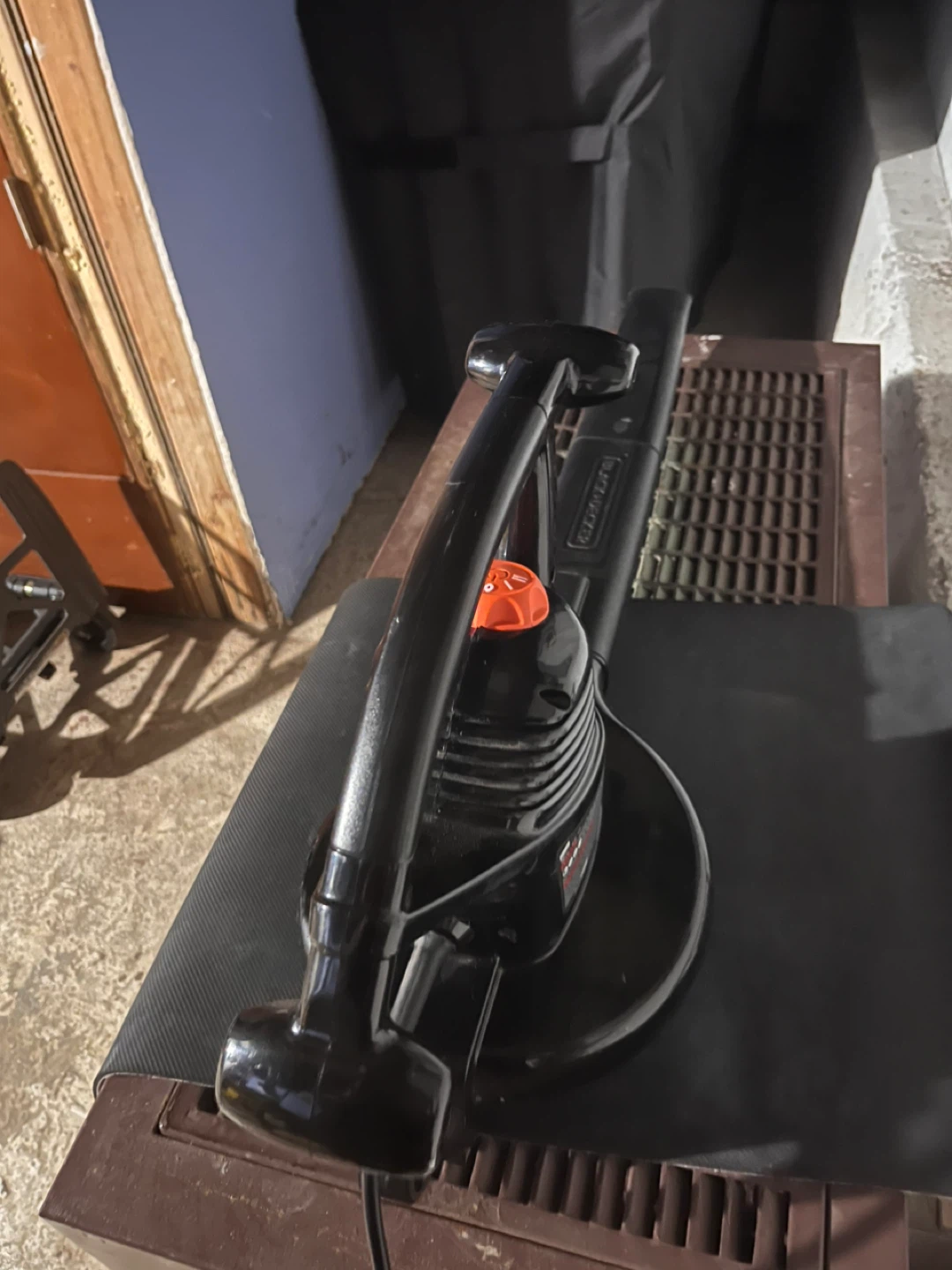 Black+Decker Electric Leaf Blower - photo 2