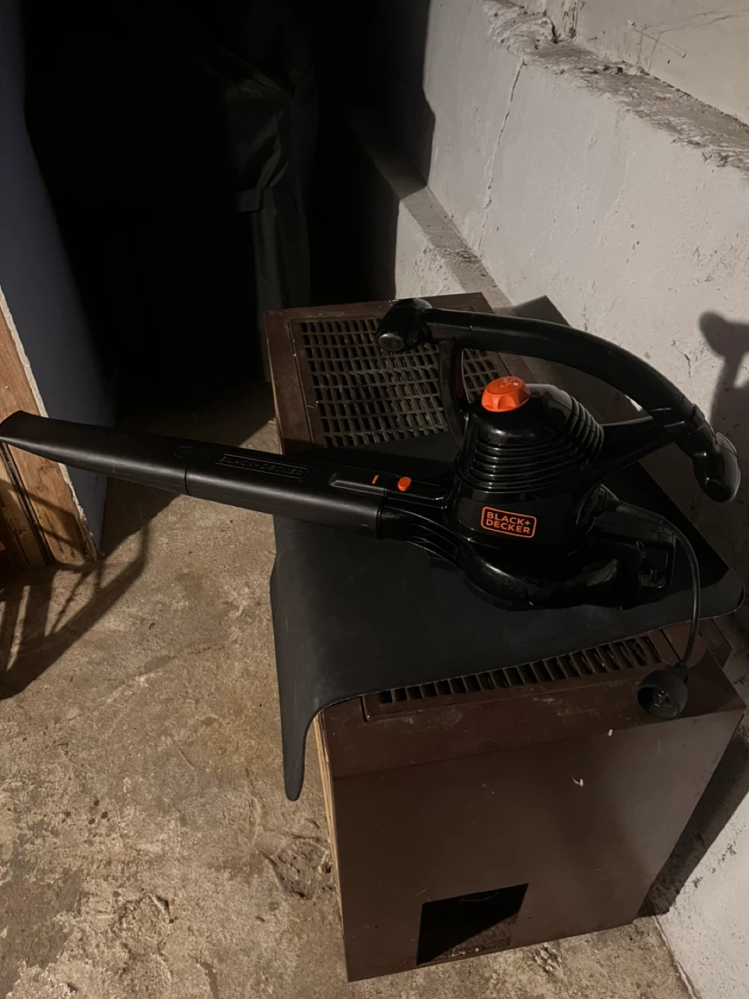 Black+Decker Electric Leaf Blower - photo 3