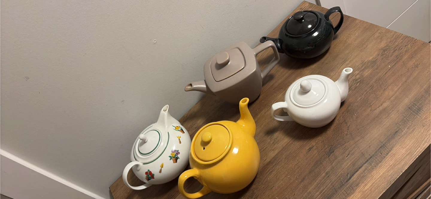 Assorted Ceramic Teapots - photo 4