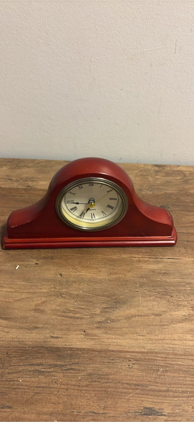 Vintage Red Mantel Clock with Roman Numerals - photo 5