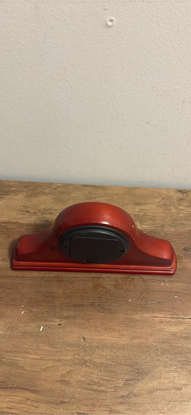 Vintage Red Mantel Clock with Roman Numerals - photo 4