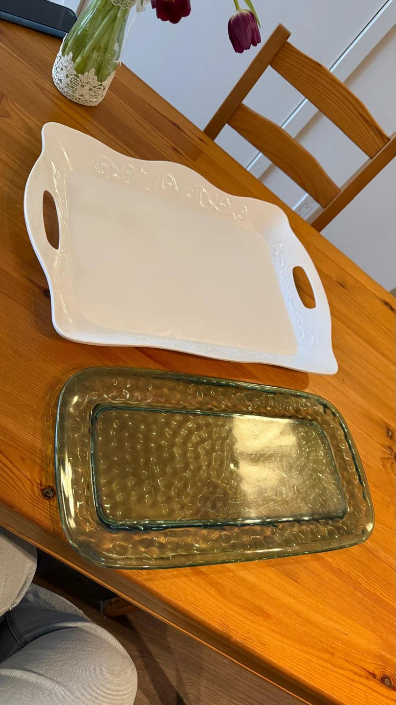 Set of 2 White and Green Serving Trays