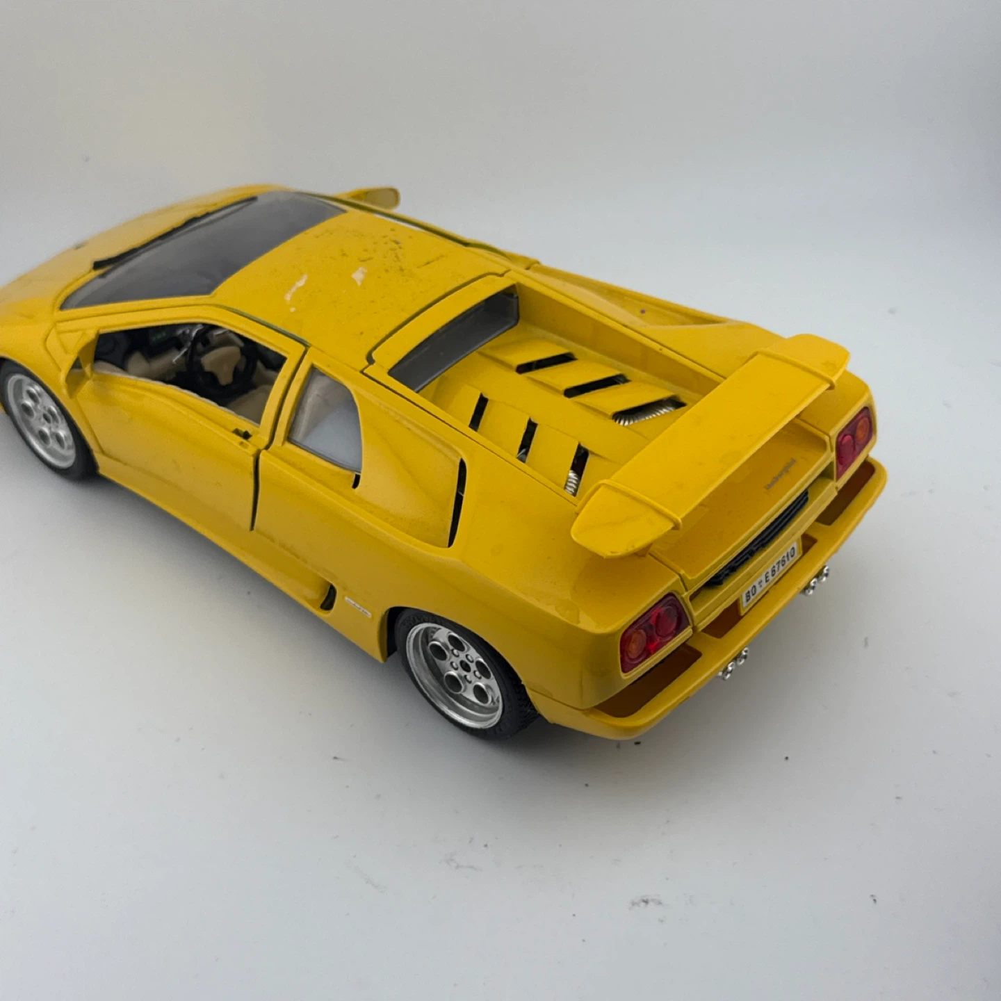 1990 Lamborghini Diablo- 1/18 Bburago Diecast Model - photo 4