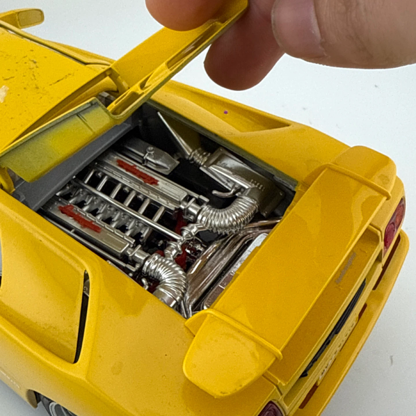 1990 Lamborghini Diablo- 1/18 Bburago Diecast Model - photo 3
