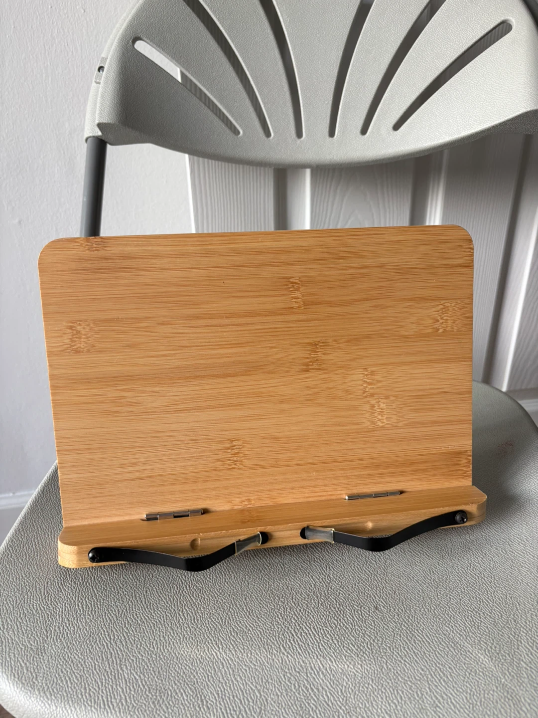 Wooden Book Stand - photo 3
