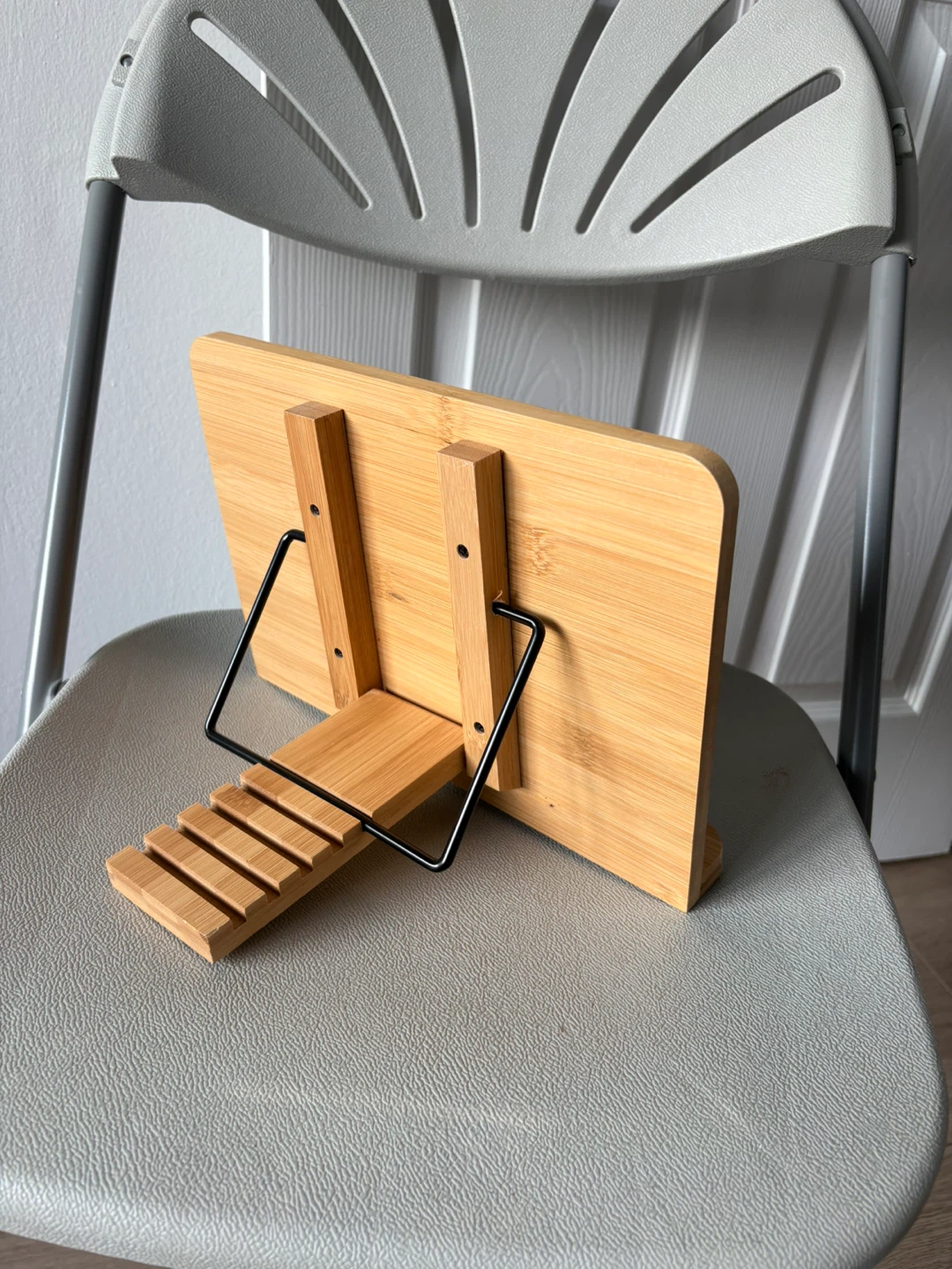 Wooden Book Stand - photo 2