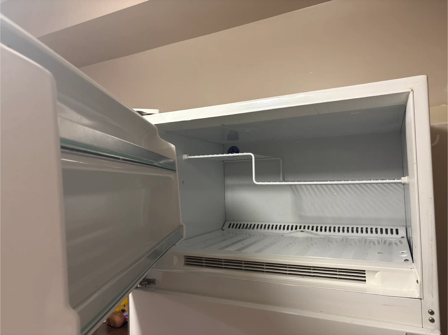 Beaumark Refrigerator - photo 4