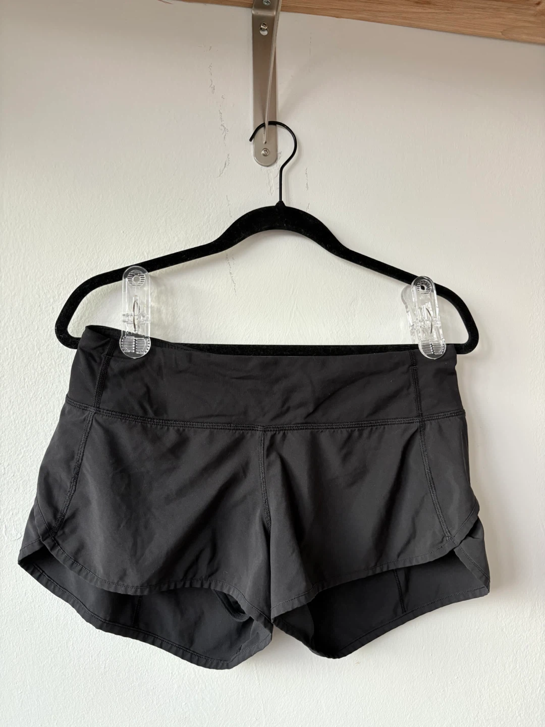 Lululemon Black Running Shorts Size 6 - photo 2
