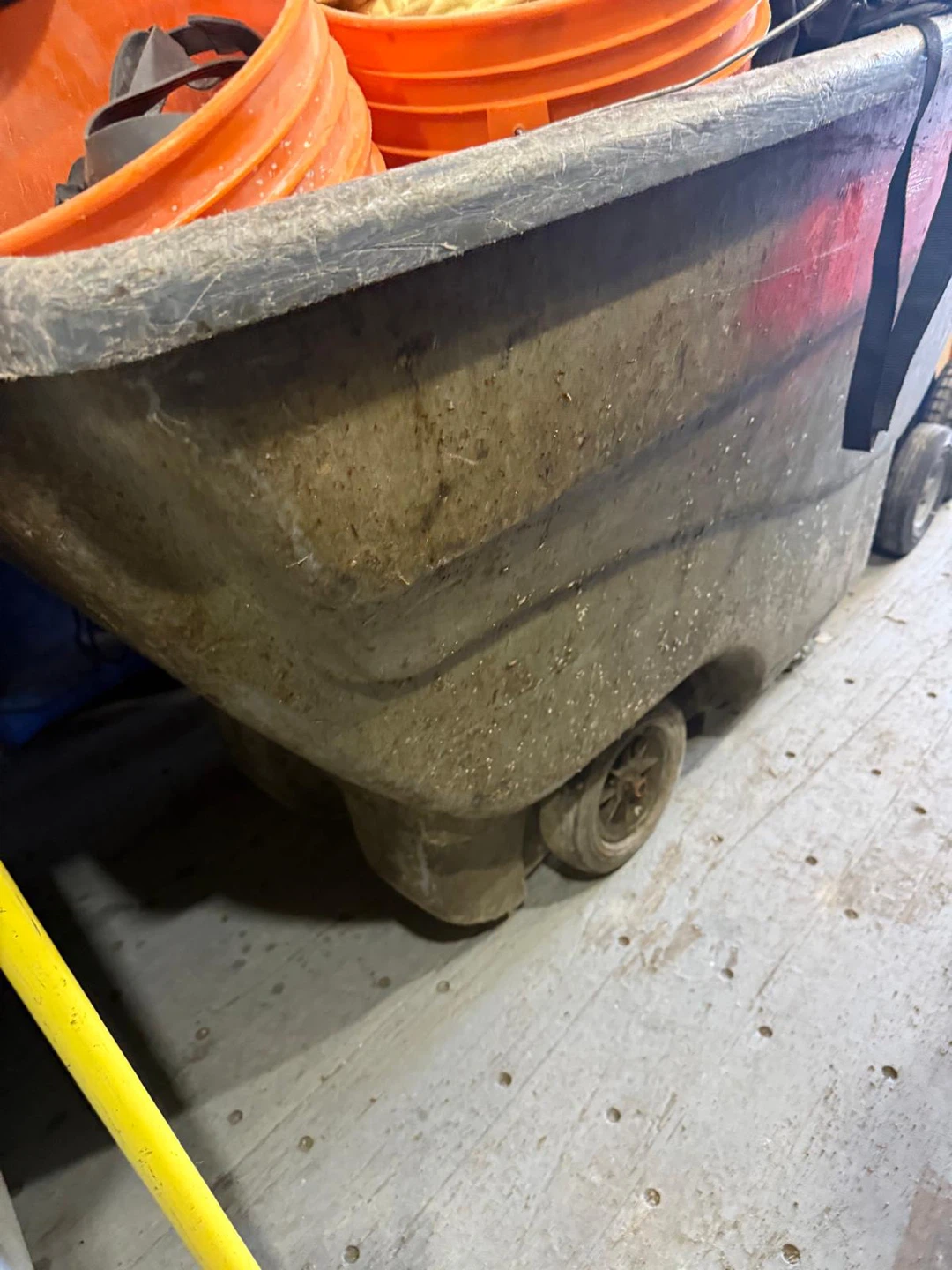 Kleton Dump Truck with Wheels