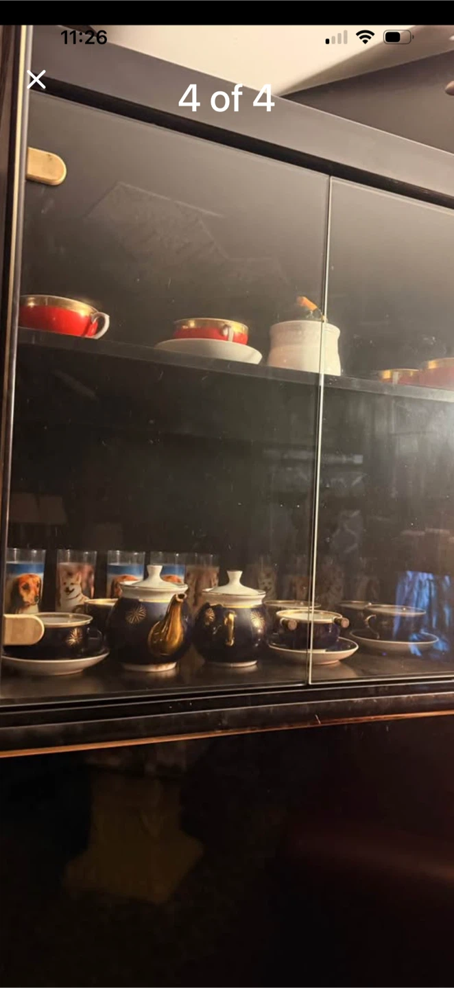 Free Vintage Display Cabinet with Glass Doors - photo 4