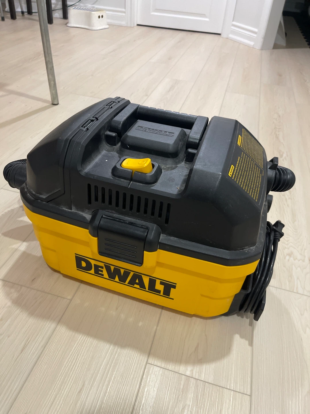 DEWALT 15 Liters Wet/Dry Vacuum