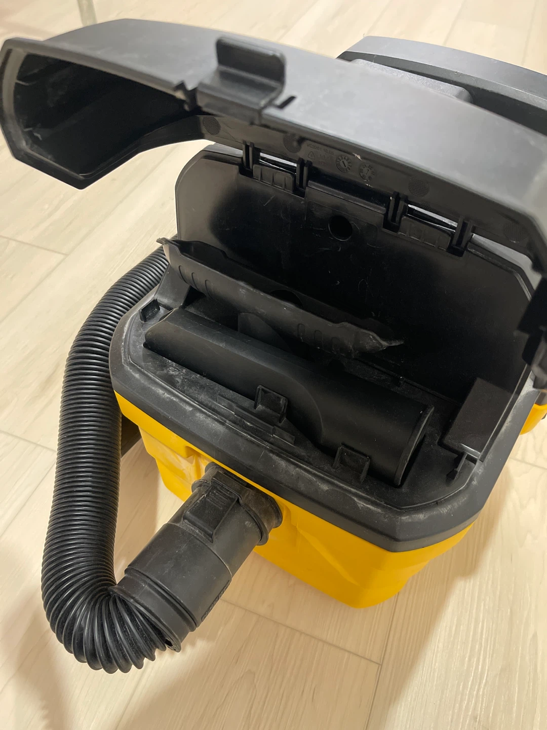 DEWALT 15 Liters Wet/Dry Vacuum - photo 3
