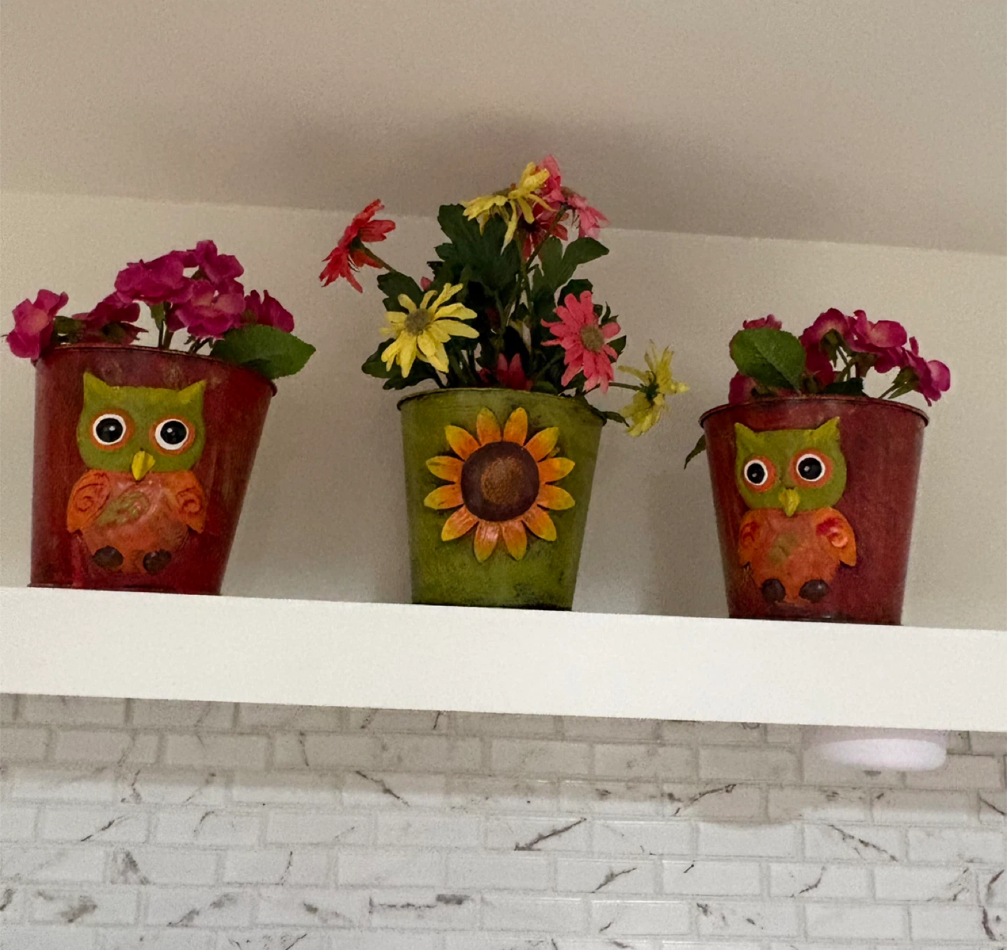 🥕Set of 3 Decorative Tin Buckets with Faux Flowers