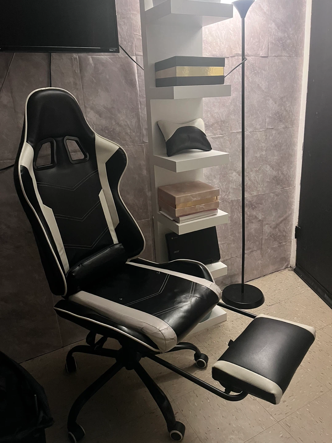 Black and White Racing Style Gaming Chair with Footrest