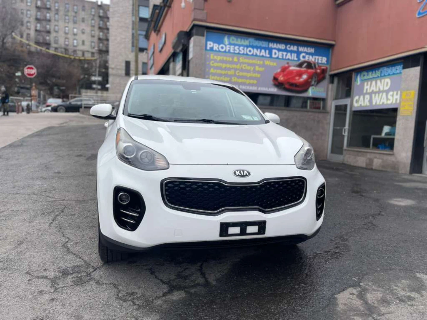 White Kia Sportage SUV 2019
