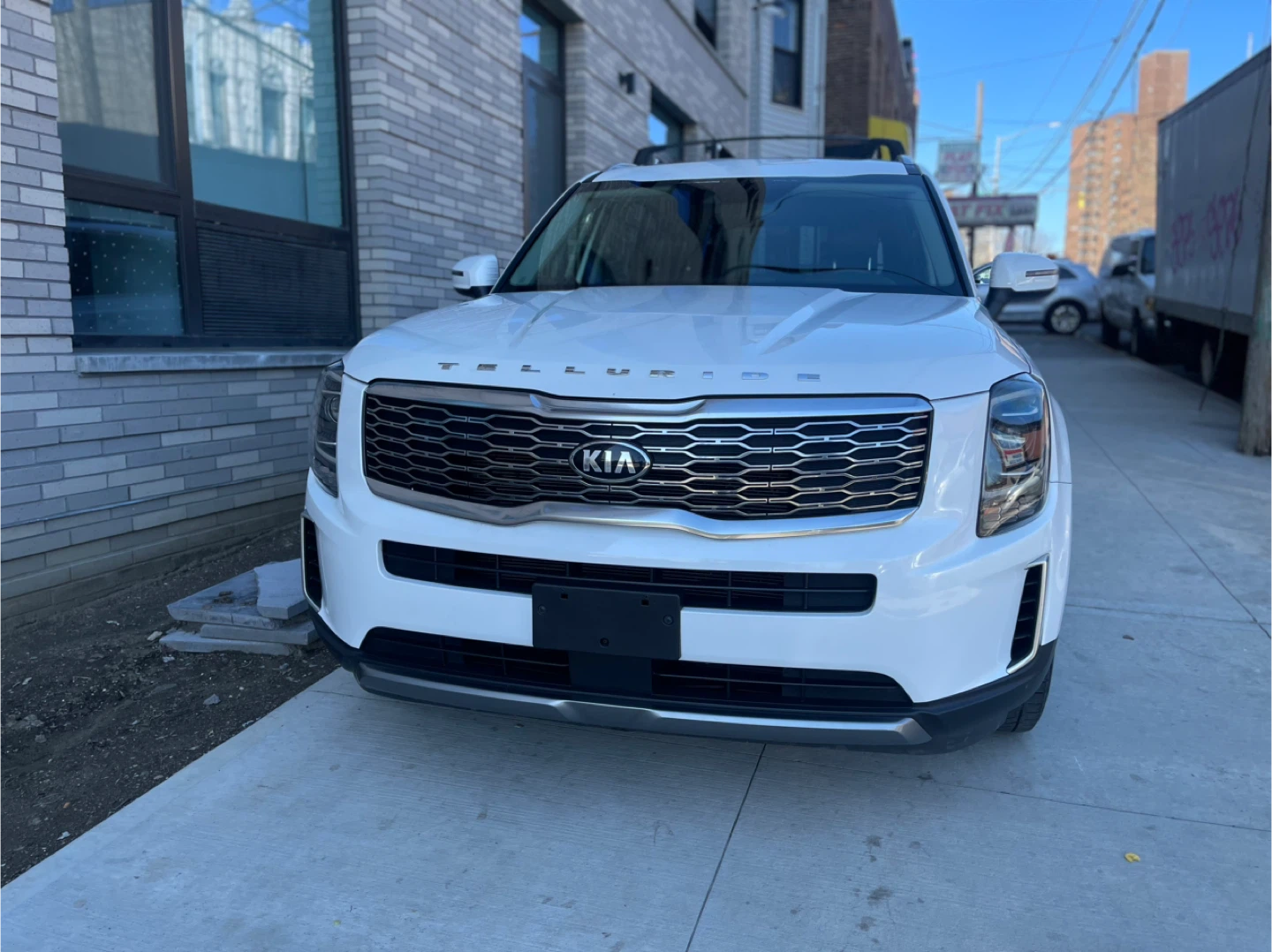 White Kia Telluride SUV 2020