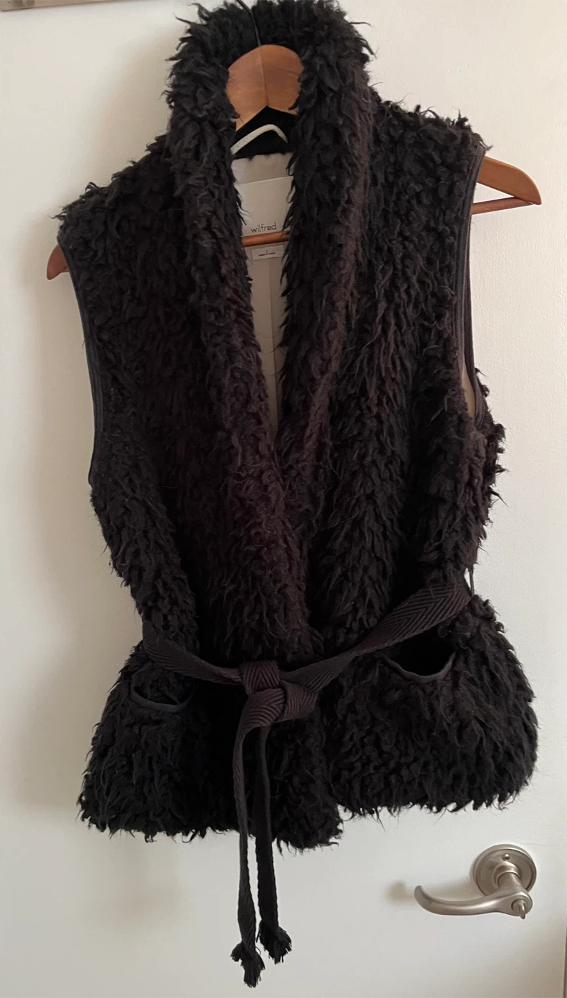 Wilfred Black Shaggy Vest with Belt 🥕