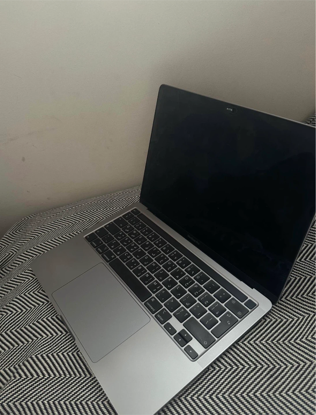 Apple MacBook Pro 13-inch (2020) - photo 3