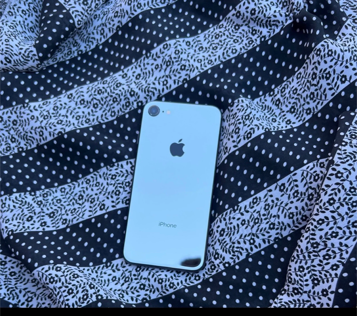 iPhone 8  256 gb Carrier Unlocked Mirror Silver  Back Glass Mint