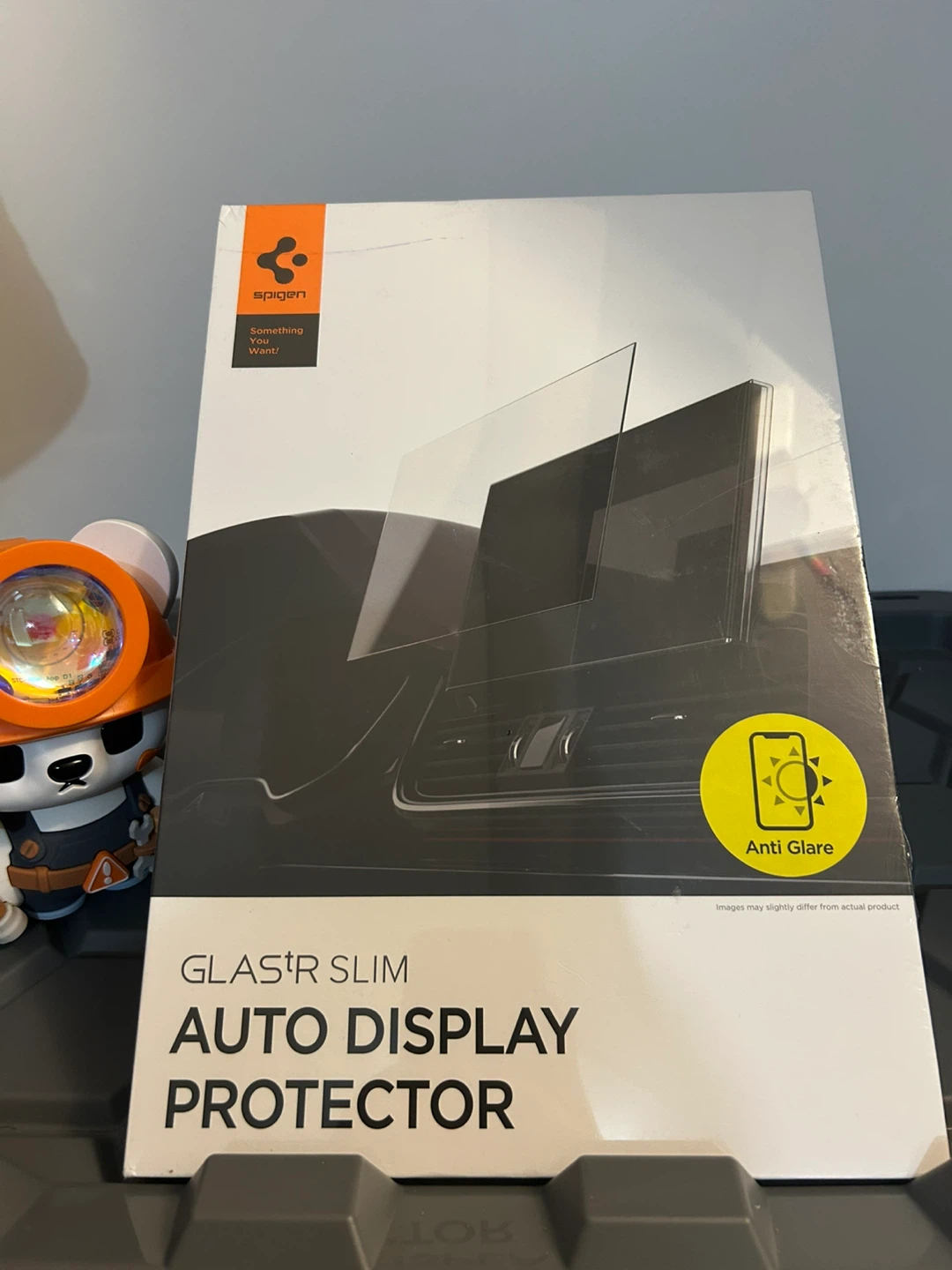 Spigen Glas TR Slim Auto Display Protector Anti-Glare 14 inches