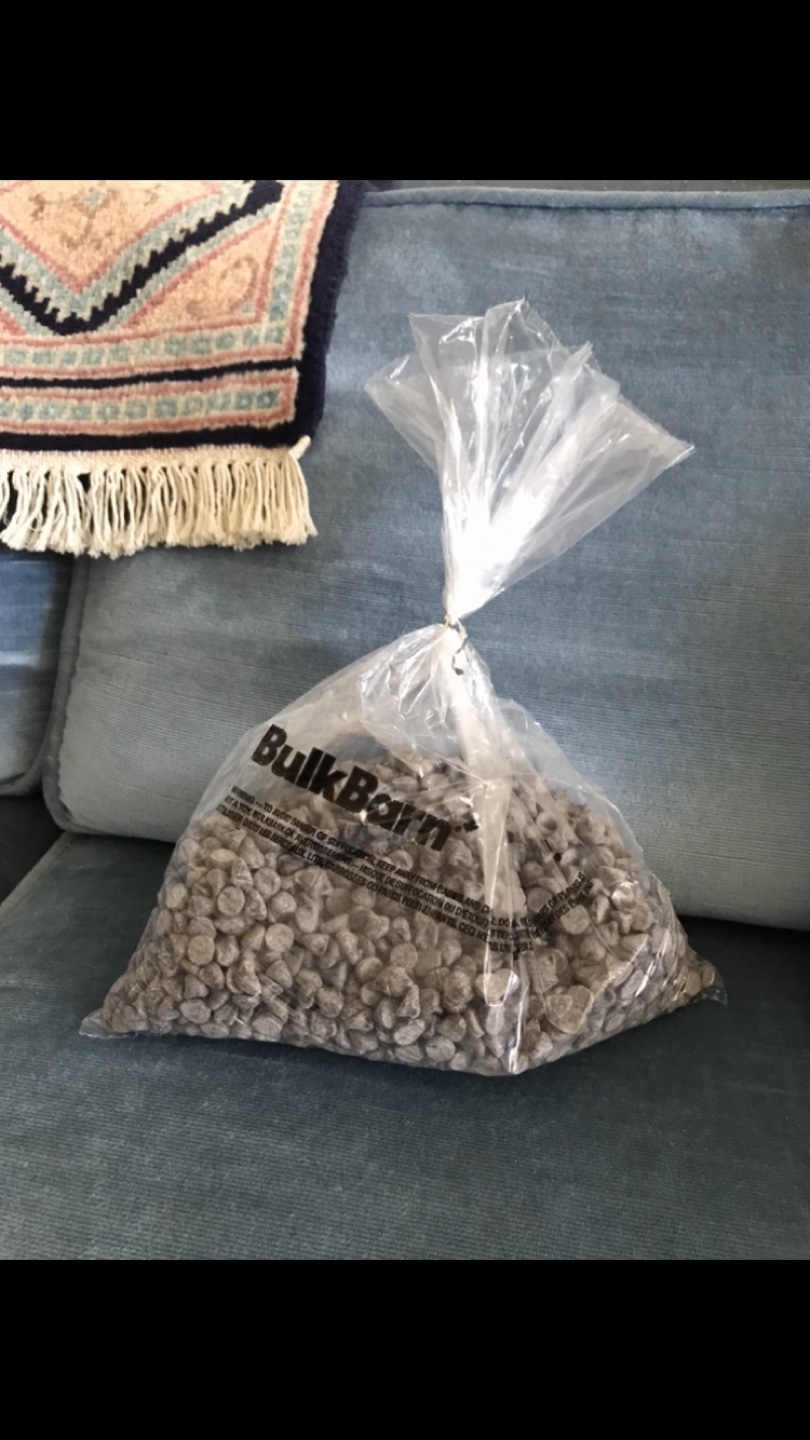 Dark Choc Chips 1kg + Walnuts + FREE Tupperware - photo 3
