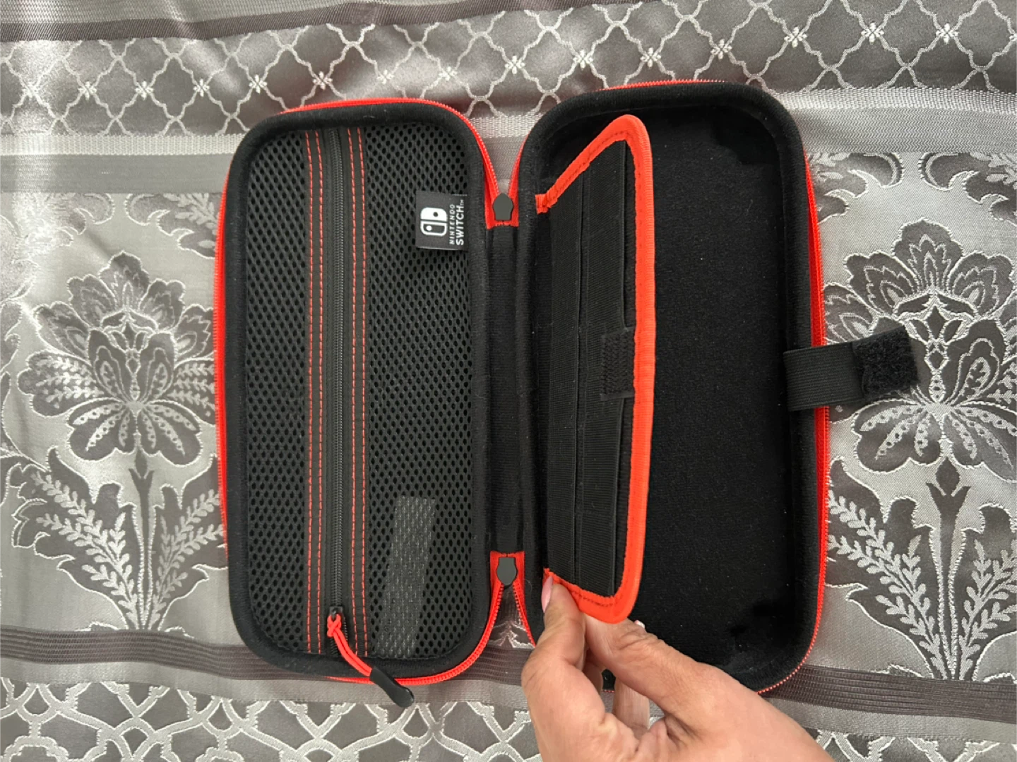 🥕 Nintendo Switch Carrying Case – Black/Red - photo 2