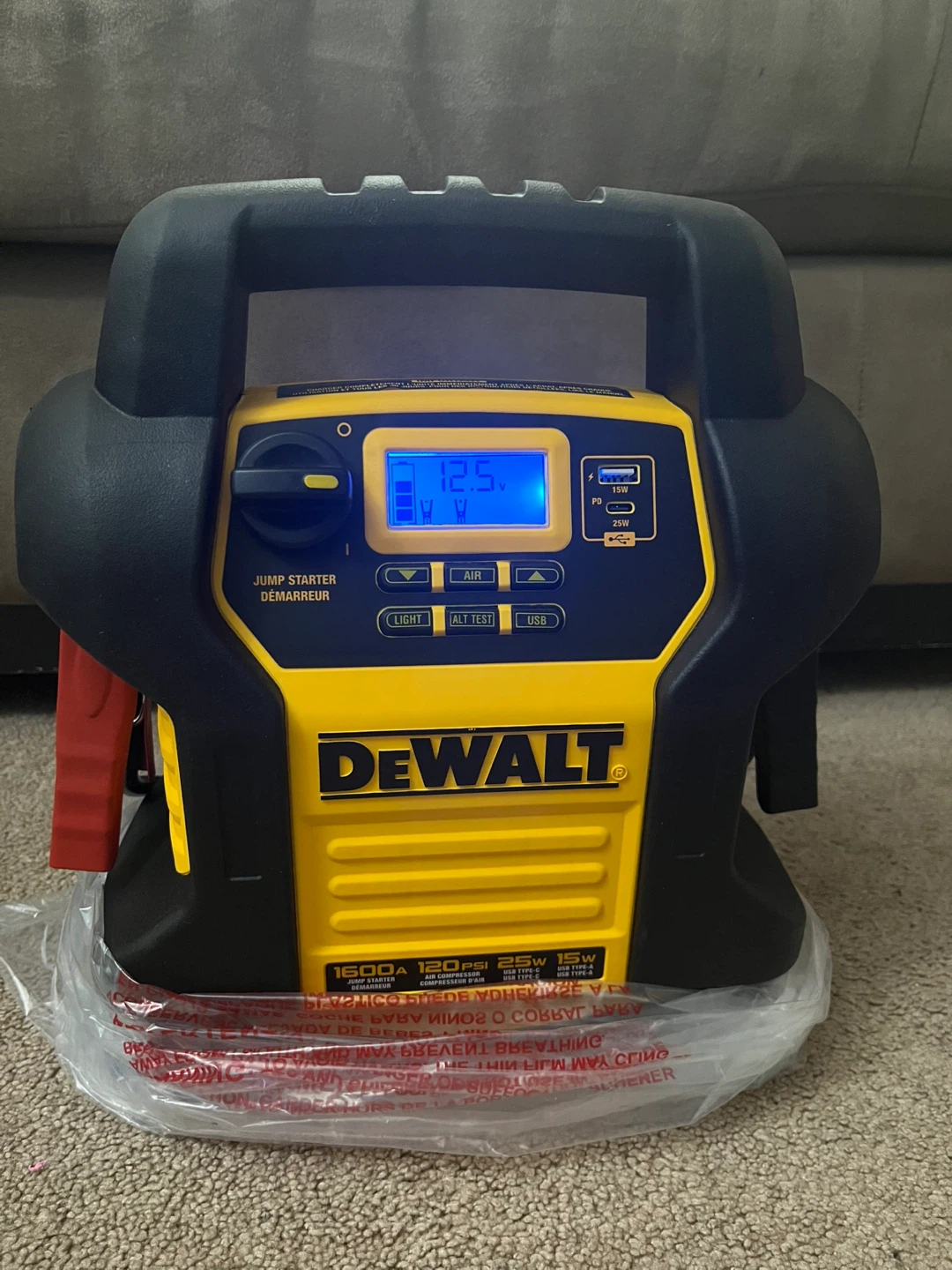 DeWalt Automotive Jump Starter with Digital Air Compressor - photo 3