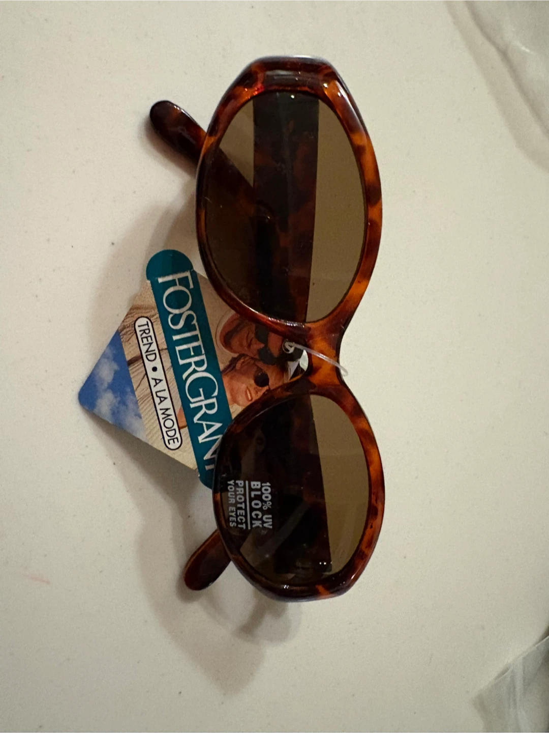 Foster Grant Tortoiseshell UV Sunglasses - photo 2