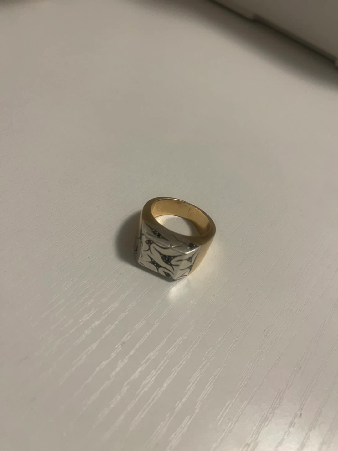 Gold Tone Signet Ring with Engraved Design🥕