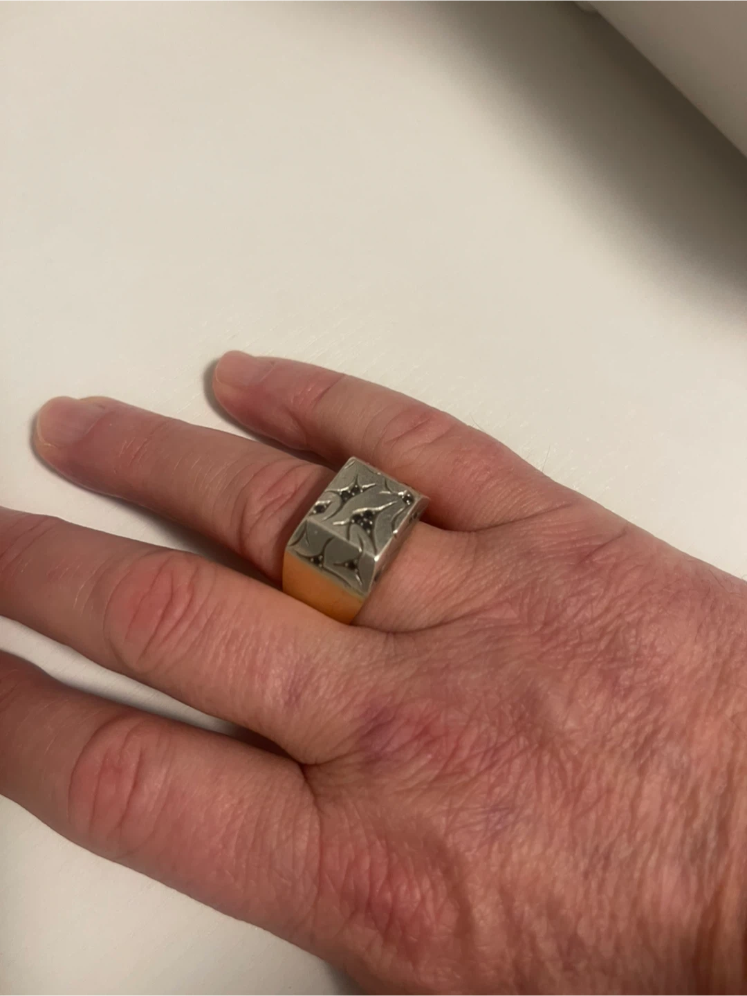Gold Tone Signet Ring with Engraved Design🥕 - photo 4